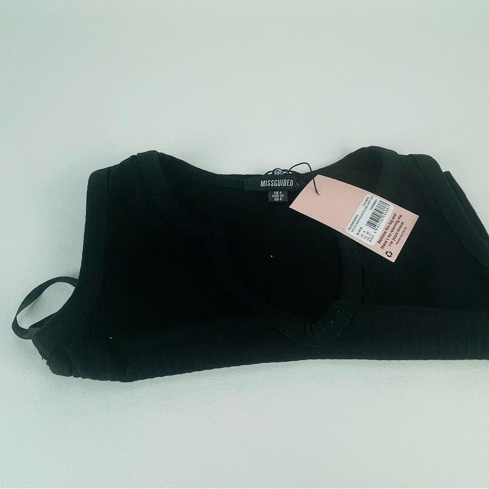 NOTCH NECK SLEEVELESS CROP TOP black - Picture 5 of 5